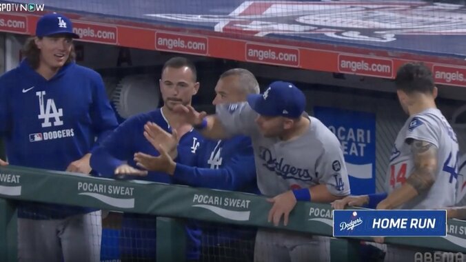 【写真・画像】球場騒然！ 大谷翔平、感情が大爆発…「ヤバすぎる」 爆速弾直後の“確信”リアクションが話題に「めっちゃカッコいい」　1枚目