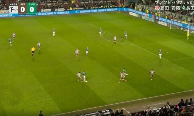 「プロレスラーかよ！」“危険な男” 安藤智哉、目を疑う“衝撃の光景”「ゴツいな」「デンジャー！」相手ごと刈り取る“パワフルスライディング”炸裂 3枚目