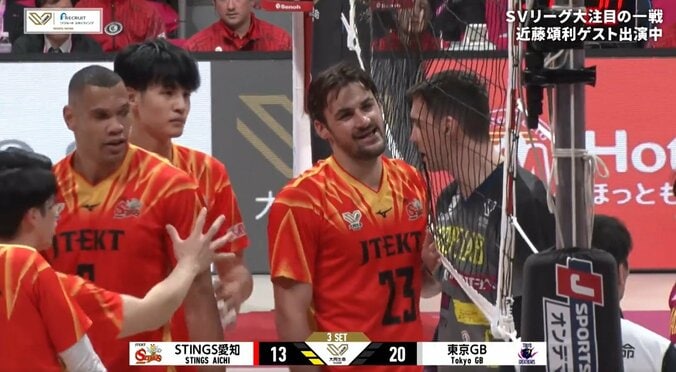 男子バレーで“一触即発”の事態 ネット越し、白熱のやり取り「相手コートに向けてはいけない」 5枚目