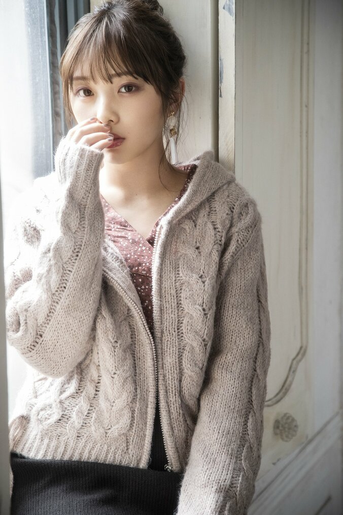 齋藤飛鳥、与田祐希、佐藤楓、山下美月、GRL新ビジュアルで雰囲気たっぷりな秋冬の装いに 3枚目