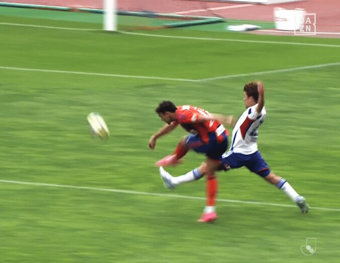 【写真・画像】「永久追放もの」ブチギレの“首絞め”で一発レッドカード…「普通に暴行」「最低でも5試合以上の出場停止か？」千葉MFの愚行に非難殺到　1枚目