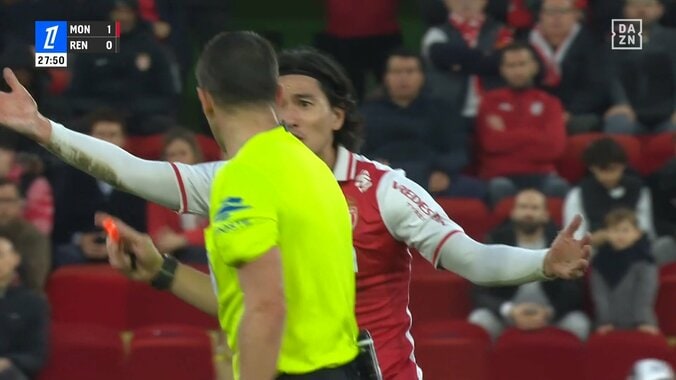 【映像】南野拓実、ドリブルを強引阻止→ノーカードで怒り露わに