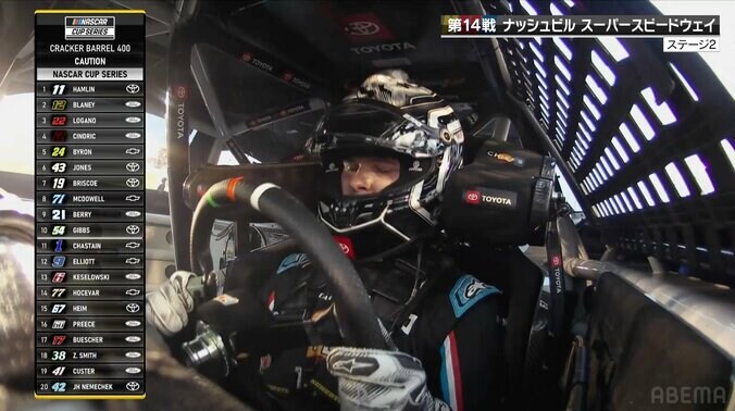 ドライバーは諦めてステアリングを外してしまう