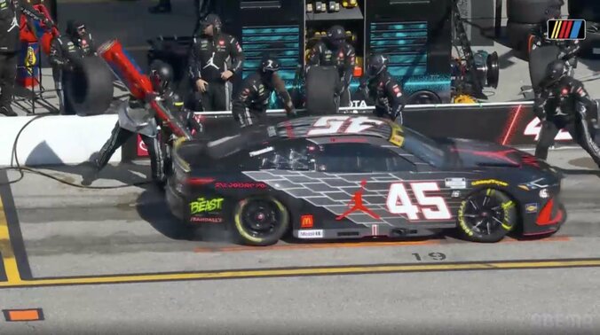 「給油缶引きずりかけた」レース中に起きたまさかのトラブルに「大丈夫か」「ガス缶がつながって…」放送席騒然 2枚目