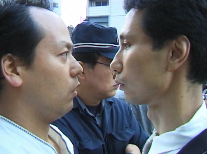 オウム真理教ドキュメンタリー「A」「A2完全版」　森達也監督が教団と社会の本質に迫る