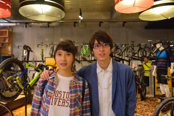 土屋太鳳、毒舌キャラで新境地！ 映画『トリガール！』本ビジュアル解禁