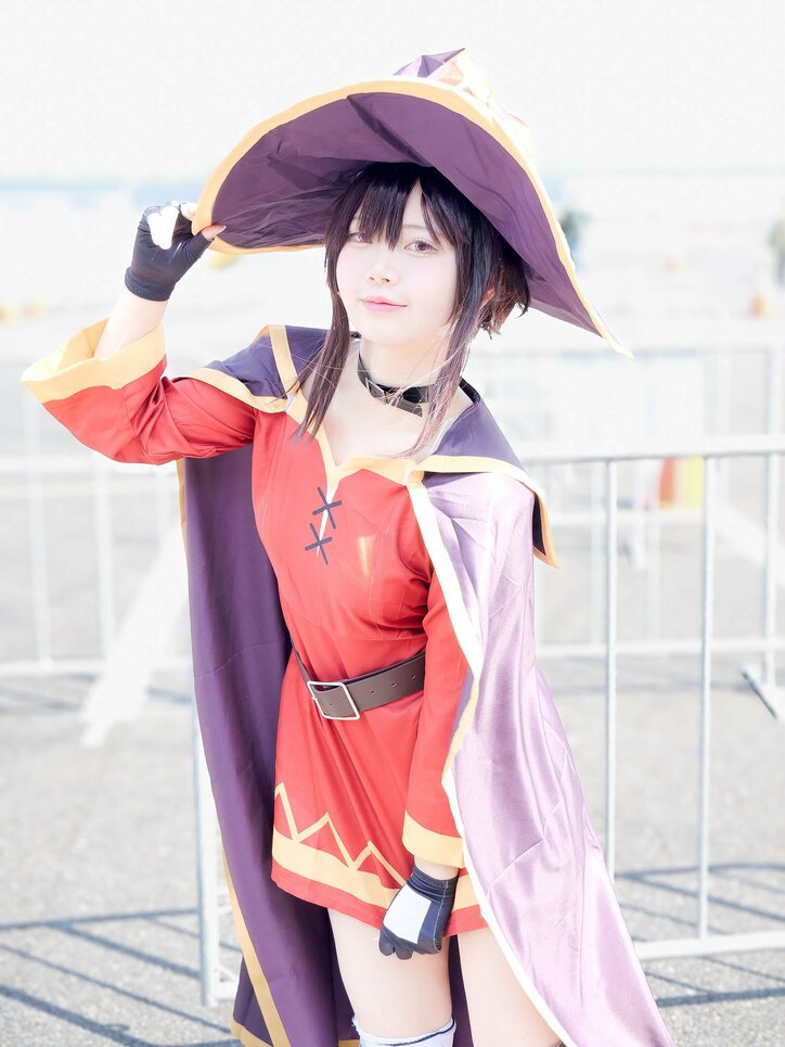 [Photos/Images] "Taking Photos Without the Hat Was Unexpected (LOL)" - Turning a Mishap into Charm with Megumin Cosplay from 'KonoSuba' 3rd