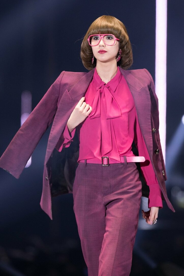 欅坂46が背中ざっくりセクシーに、個性全開アーティスティックに魅せた「TGC」ランウェイ