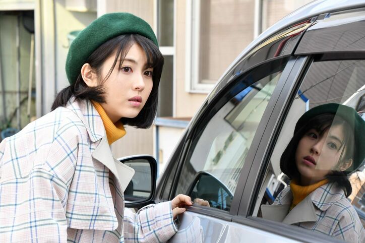 お風呂でもぐもぐタイム…浜辺美波の可愛すぎる秘蔵カット公開 ドラマ『アリバイ崩し承ります』