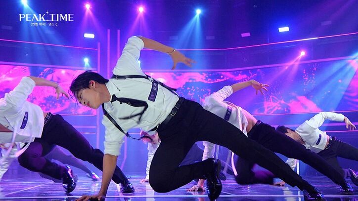 アイドルたちが衣装を口にくわえながら獣のようなセクシーダンス、悲鳴なりやまぬ会場に審査員も絶賛「誰もが魅了される」