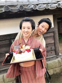桜庭ななみ“兄さぁ”鈴木亮平と2ショット公開  　大河ドラマ『西郷どん』撮影中に25歳の誕生日