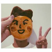 高梨臨、夫・槙野智章の誕生日プレゼントに贈った手作りの”槙野パン”を公開