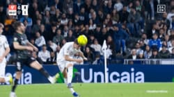 “65mスーパーゴール”に衝撃！レアルMFの自陣からの一撃が「マンガじゃん」「何でそこから入るんよ」本拠地ファンも驚愕「過去一で遠いかも」