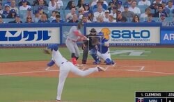 ウソでしょ…？ 大谷翔平、浮き上がる“火の玉ストレート”「エグすぎる」キレと伸びが増した剛速球→打者が豪快に“マン振り三振”