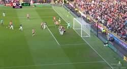 「気持ちいい」三笘薫、圧巻ドリブル炸裂で敵地サポーターからブーイング！DF2人を手玉に取る見事なステップワークと股抜きグラウンダークロスでチャンス創出「明らかに脅威」