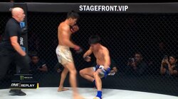 “空気イス状態”で失神の衝撃KO 追い打ちキックで糸が切れた人形のように崩れ落ちる様子に「意識ないのにとどめの…」放送席驚き