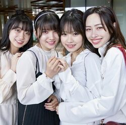 あみ、『恋ステ』女子メンバーとの集合写真をアップ「私服めちゃ可愛い」「I love you」とファン大絶賛