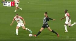 スタジアム騒然！あいつは一体、何者だ？ 192cmデカくて上手い　あっという間にゴール前まで40mドリブル突破→相手DFの股を抜く美技からの圧巻ゴラッソ