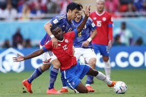 「５人くらいいる？」「カンテが憑依してる」激しい守備でカウンター阻止！ 遠藤航のプレーに称賛の声続々【W杯】