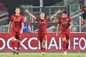 ｢最高だ｣｢神｣アルゼンチン代表FWディバラが移籍後初ゴール含む｢2ゴール｣!! ローマは負けなしで首位…｢優勝に導いてくれ｣などと話題となった｢圧巻の2得点｣