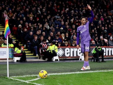 「リヴァプールで最もクリエイティブ」一撃必殺クロスで“４試合連続ゴール関与”の瞬間！アレクサンダー＝アーノルドの右SB離れした攻撃力を現地メディアも絶賛