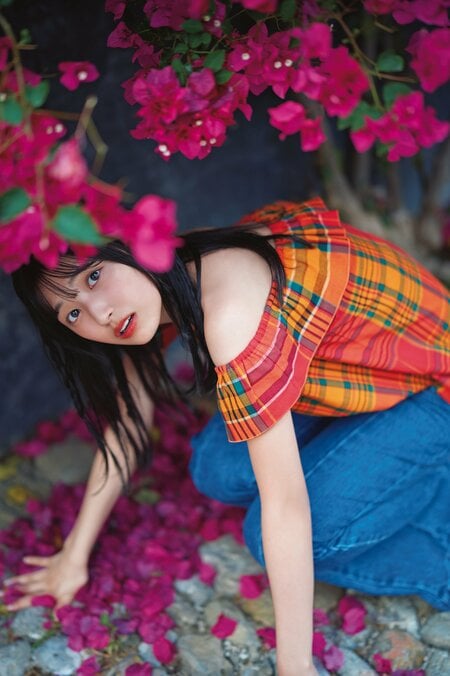 【写真・画像】乃木坂46五百城茉央1st写真集 「構図も色も衣装も好き」な“満点カット”公開　1枚目