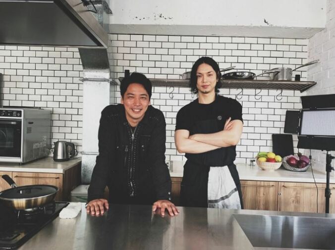 水嶋ヒロ『仮面ライダーカブト』で共演した佐藤祐基と2ショット「いろんな意味で特別」 1枚目