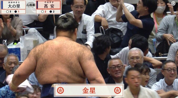 「めっちゃ分厚い」高安、横綱撃破で“上限懸賞”ゲット 計61本…金星で手にした夢ある光景に反響続々 3枚目