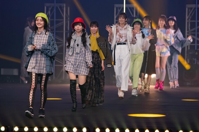 日向坂46、TGC×DASADAコラボステージに登場！ ハッピーオーラ振りまくランウェイでおひさま魅了 25枚目