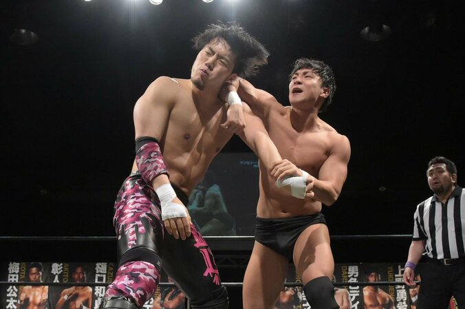 飯伏幸太と“対戦”　DDTの新鋭・上野勇希、復帰を待つファンに嬉しいCM出演 1枚目