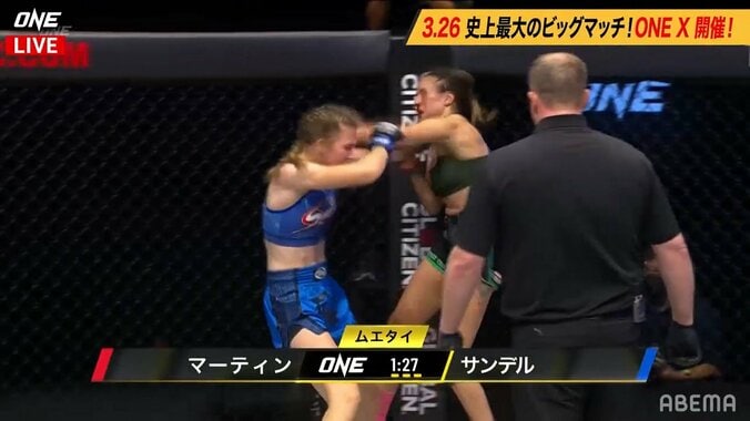 「怖すぎるやろw」「こんな女子高生イヤ」カメラ目線で“ニヤッ” JKファイター、戦慄TKO劇に視聴者騒然 2枚目