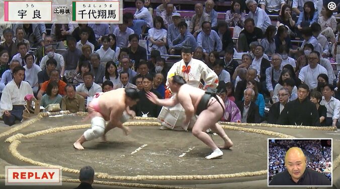 親方の背後に内山高志氏