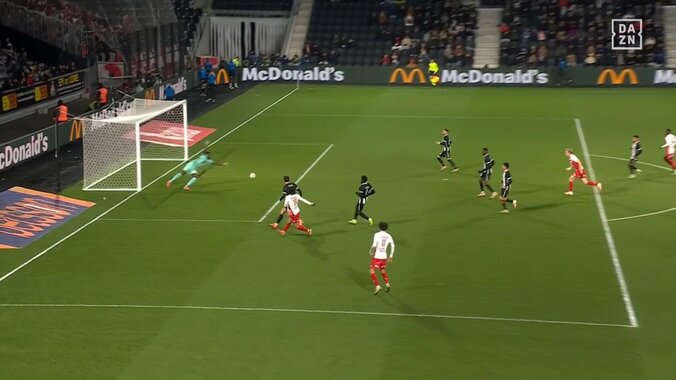 【映像】南野拓実、華麗なタッチで切り込み左足一閃