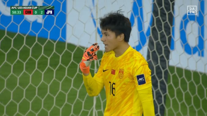 「ヘイヘイ！俺の目を見ろよ！」中国代表GKの“挑発”を日本代表10番が完全無視「格が違うのよ」「無駄に喋りすぎ」衝撃PKにファン騒然【U23アジアカップ】 3枚目