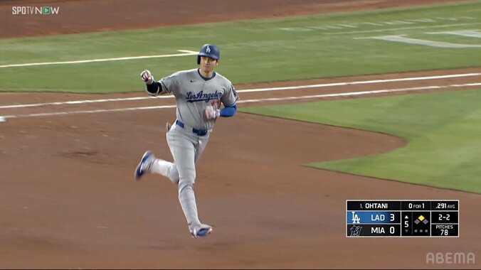 【写真・画像】ウソだろ…大谷翔平の弾丸アーチに投手が愕然 157キロ“快速球”→190キロで“矢のように”打ち返され舌を「ペロリ」ただ呆然　1枚目