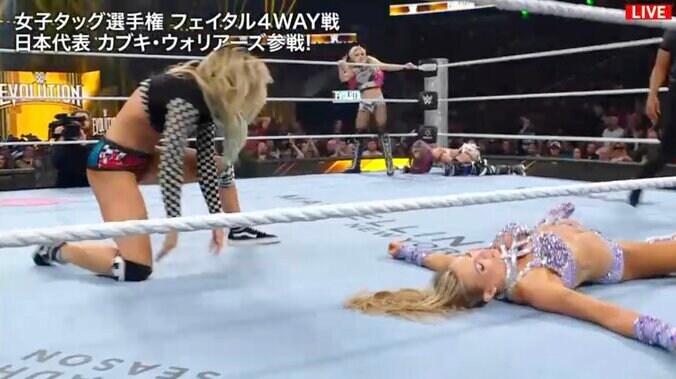 モロにくらったシャーロットは大の字に