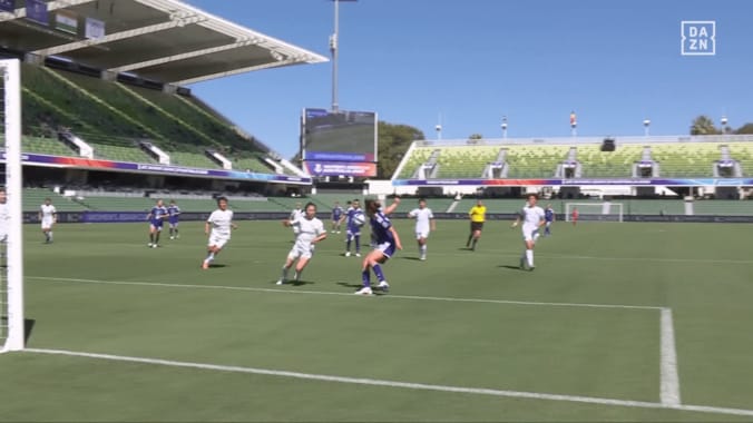 「尋常じゃない落ち着き」なでしこ谷川萌々子の“ワンフェイク”が脚光！「別格だ」「さすが将来のバロンドール候補」DFとGKを翻弄して先制弾【女子アジアカップ】 4枚目