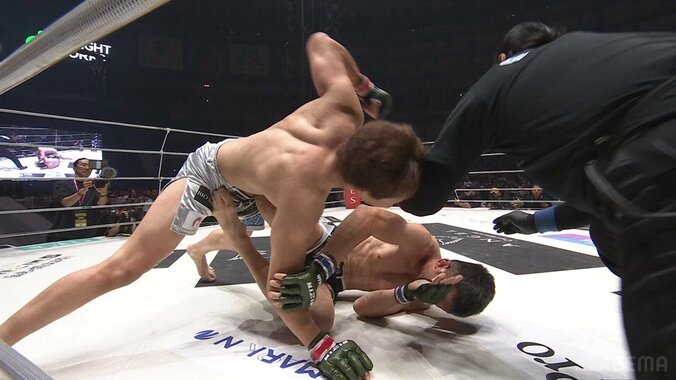 【写真・画像】「いい光景」「最高の試合」朝倉未来、TKO勝利後に青木真也のもとへ… 咄嗟に見せた“敬意ある”振る舞いに「これは泣ける」反響続々　1枚目