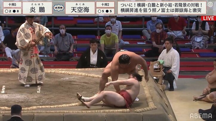 「ウッ」炎鵬がうめき声、66キロ差の力士に寄り倒され館内騒然 天空海の振る舞いに拍手も