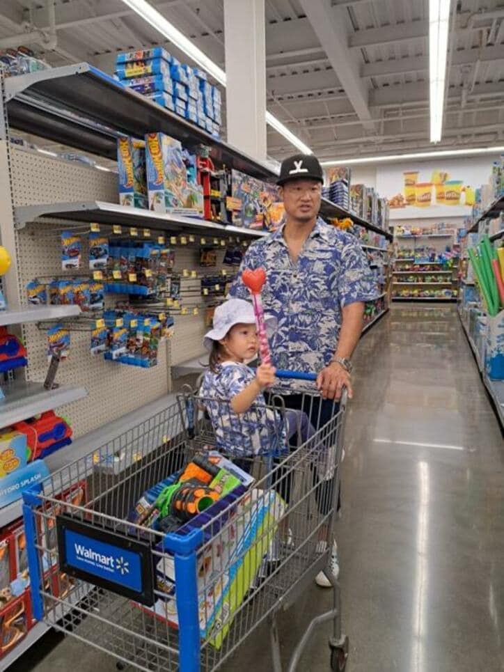  小原正子、ハワイの大型スーパーで購入した品「相場より安く買えます」 