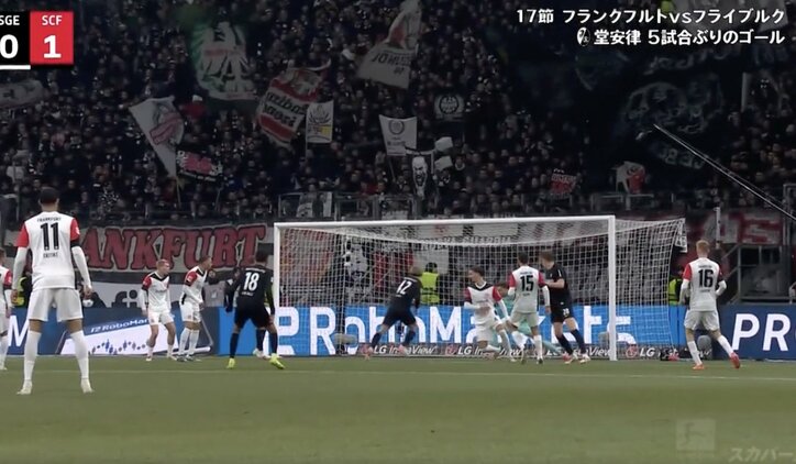 【写真・画像】「どうなってんだよ！」堂安律に大激怒… 爆速ゴールで相手DFに“異変”「キレすぎw」 翻弄されすぎて様子がおかしくなる　1枚目