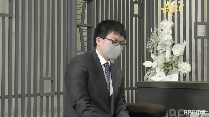 “絶対に負けない”永瀬拓矢王座、鉄壁の「金の三重塔」に女流棋士も「笑いが出てきちゃう堅さ」