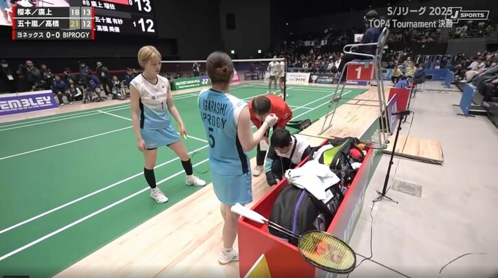 【写真・画像】女子バドミントンでも「入ってました」　初の“リプレー検証”で場内一喜一憂 「ちょっと微妙なところ」日本一決定戦で判定覆る　2枚目
