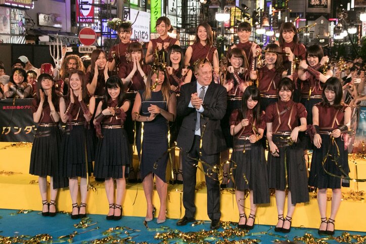 乃木坂46・西野七瀬、歌舞伎町で突然のアカペラ&ダンスに「恥ずかしい」と照れ笑い