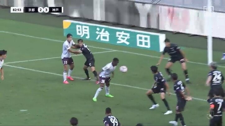 【映像】顔面トラップ→躊躇なくシュートを決めた瞬間