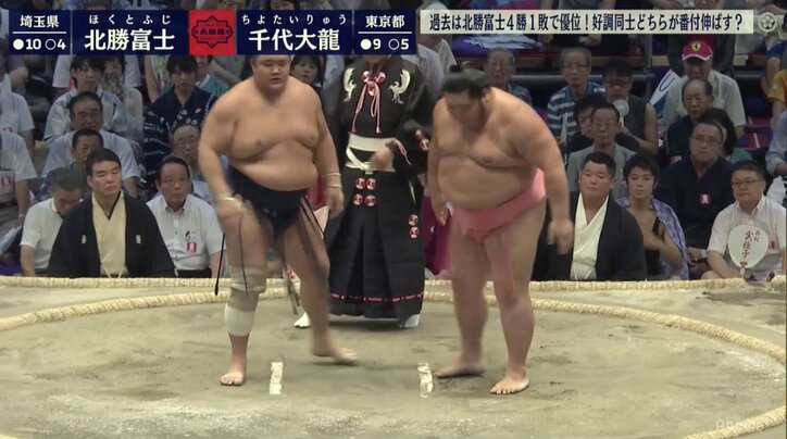 「すいません！」「あ…こっちもすいません！」土俵の上で力士がきょとん　立ち合い不成立で