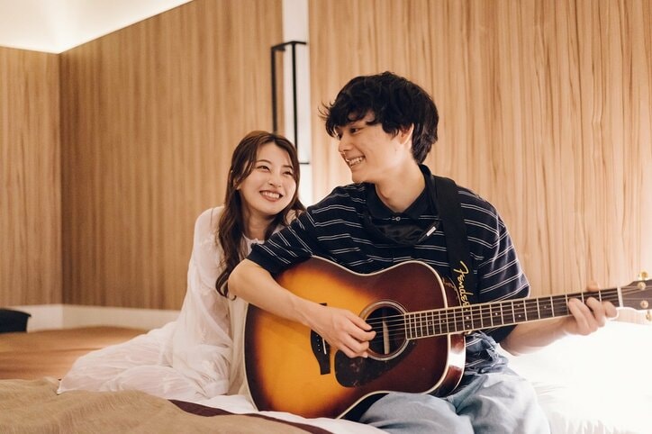 カップル成立して初めての夜…ベッドの中でキスを賭けたゲーム『ドラ恋～Kissing the tears away～』