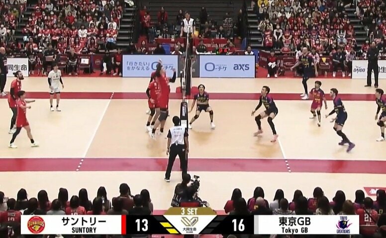 男子バレー、絶対に拾えないスパイクが炸裂 今季限りで引退表明の37歳が衝撃すぎる一撃