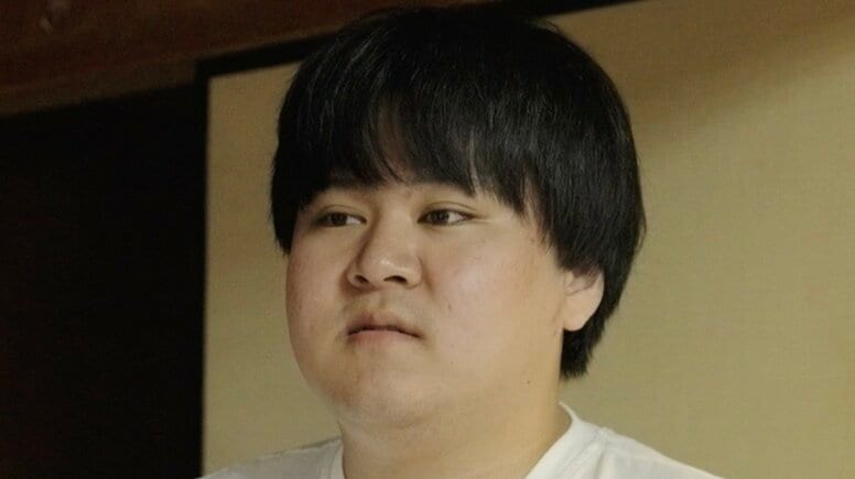 22歳“幼卒”男性、13年間ひきこもっていた部屋を公開 洋服は「10年で500万円分ぐらい」