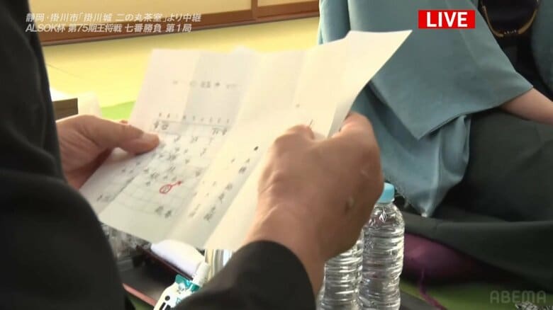 永瀬拓矢九段の封じ手は“攻撃力アップ”の一手 藤井聡太王将の手番で対局再開／将棋・王将戦第1局